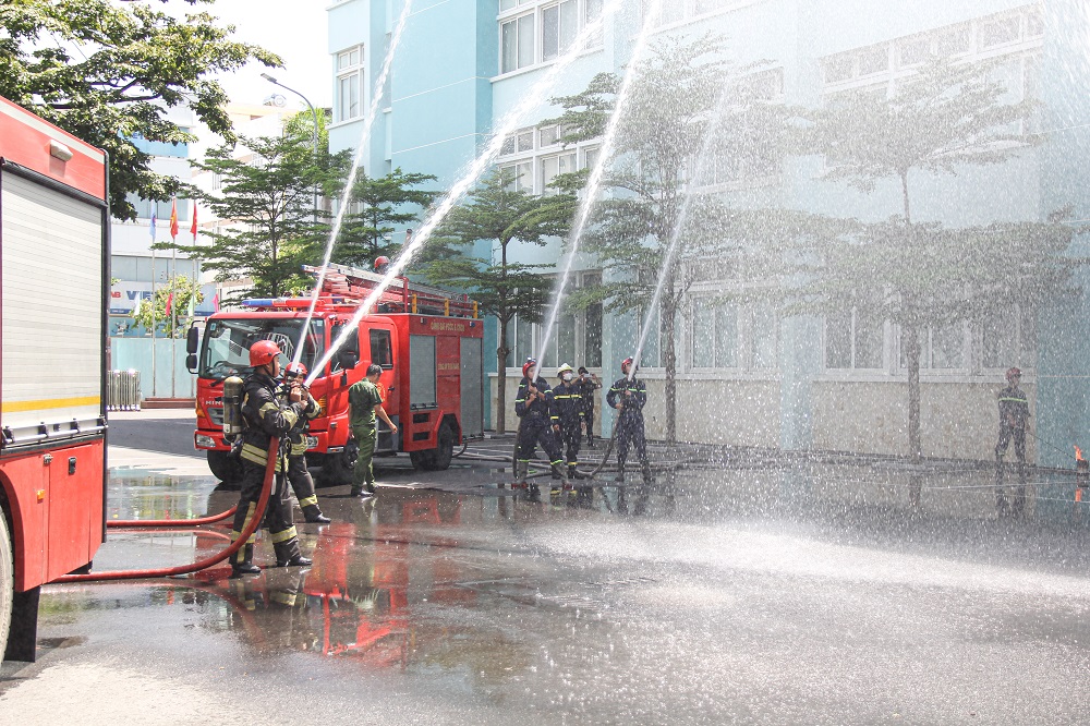 Trường Đại học Kỹ thuật Y - Dược Đà Nẵng diễn tập PCCC và CNCH 
