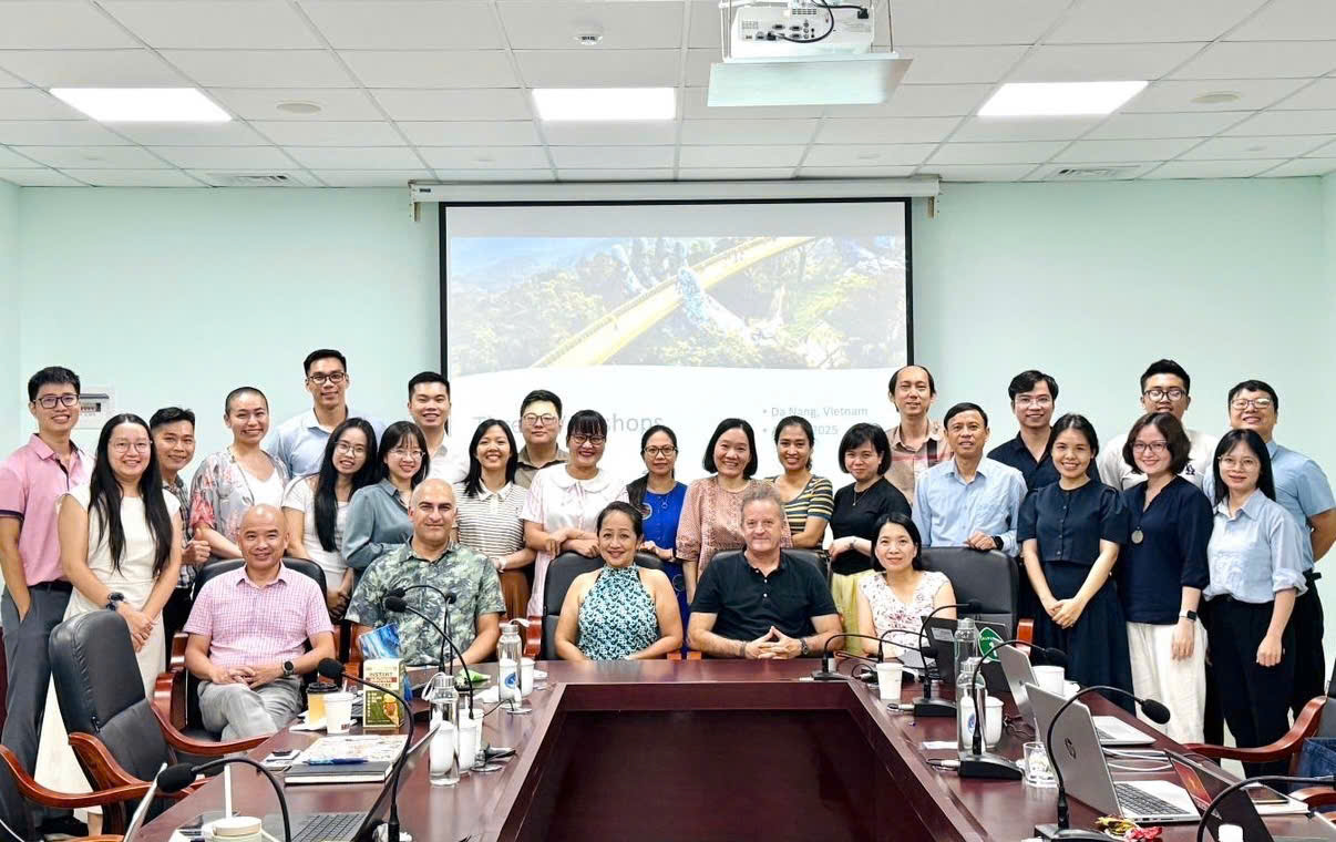 Chuỗi hội thảo quốc tế về phân tích dữ liệu giám sát và viết báo khoa học tại Đà Nẵng