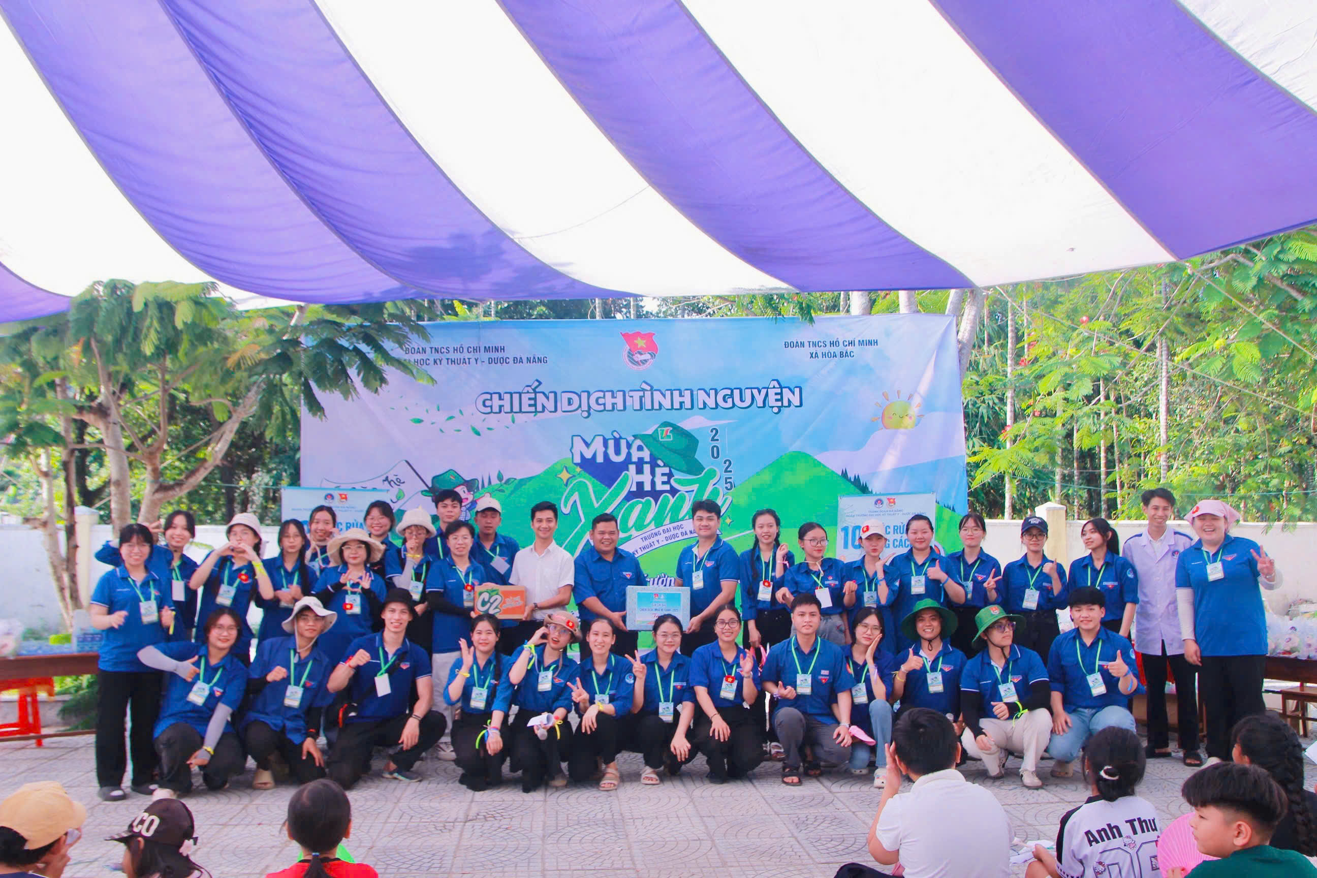 Đoàn Trường Đại học Kỹ thuật Y - Dược Đà Nẵng thực hiện chiến dịch tình nguyện “Mùa hè xanh” năm 2025 tại xã Hòa Bắc