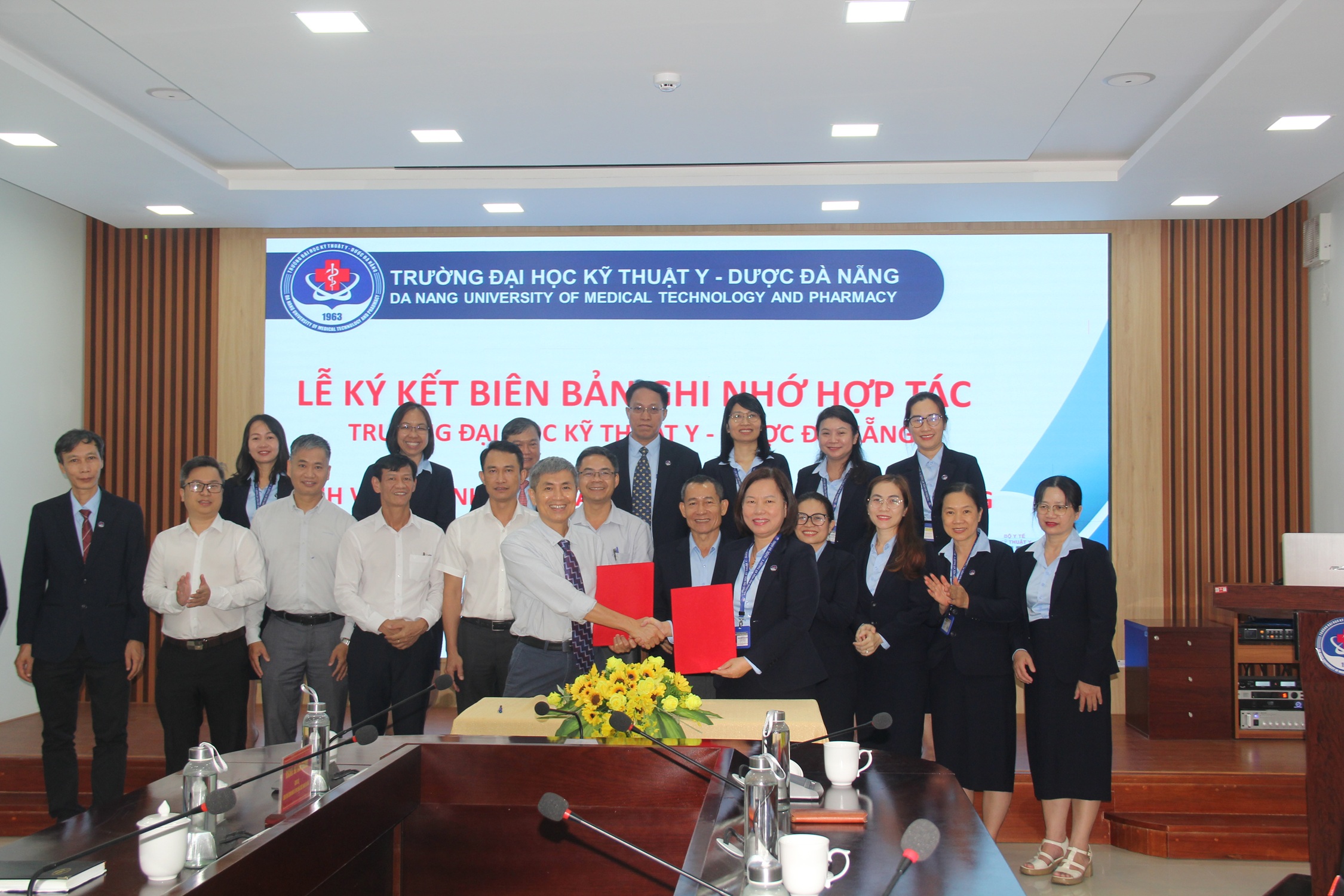 Trường Đại học Kỹ thuật Y - Dược Đà Nẵng và Bệnh viện Chỉnh hình và Phục hồi chức năng Ký kết hợp tác đào tạo - nghiên cứu