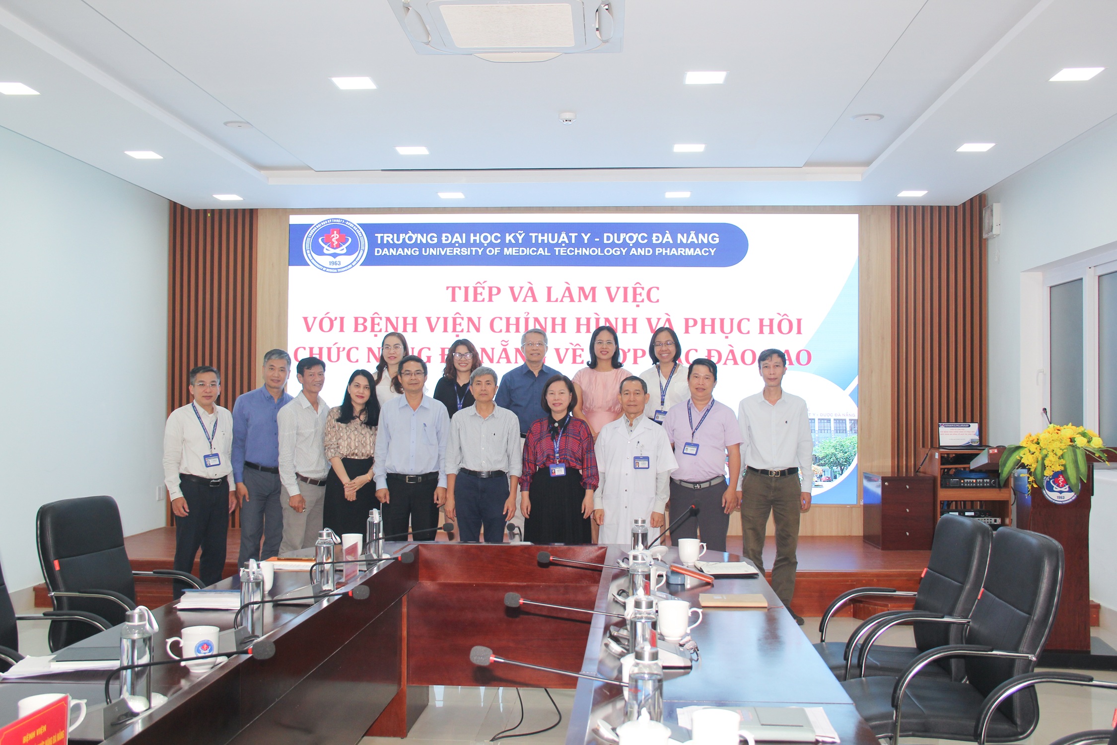 Trường Đại học Kỹ thuật Y - Dược Đà Nẵng tiếp và làm việc với Bệnh viện Chỉnh hình và Phục hồi chức năng Đà Nẵng
