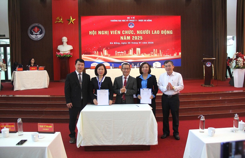 Da Nang University of Medical Technology and Pharmacy Holds the 2025 Conference for Staff and Employees