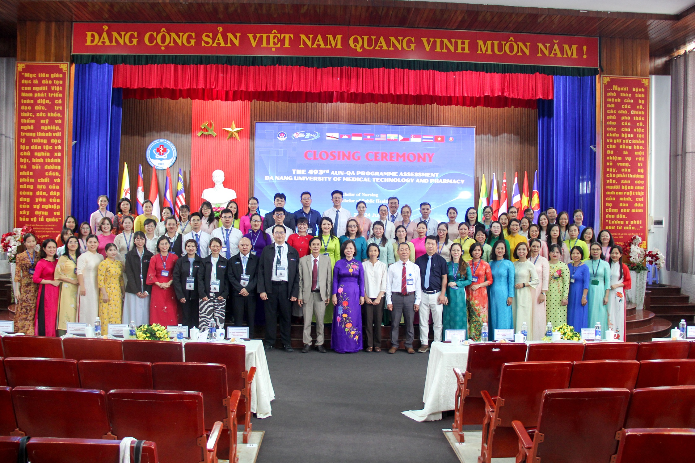 BẾ MẠC ĐỢT ĐÁNH GIÁ NGOÀI THEO TIÊU CHUẨN AUN-QA TẠI TRƯỜNG ĐẠI HỌC KỸ THUẬT Y - DƯỢC ĐÀ NẴNG