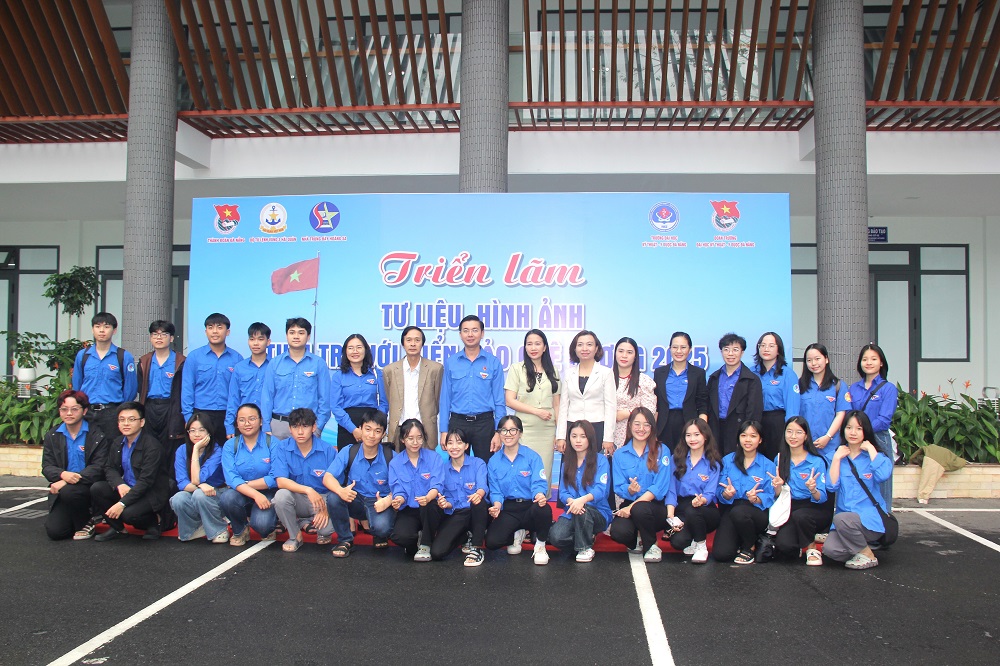 Opening of the Exhibition "Youth with the Homeland's Seas and Islands" at Da Nang University of Medical Technology and Pharmacy