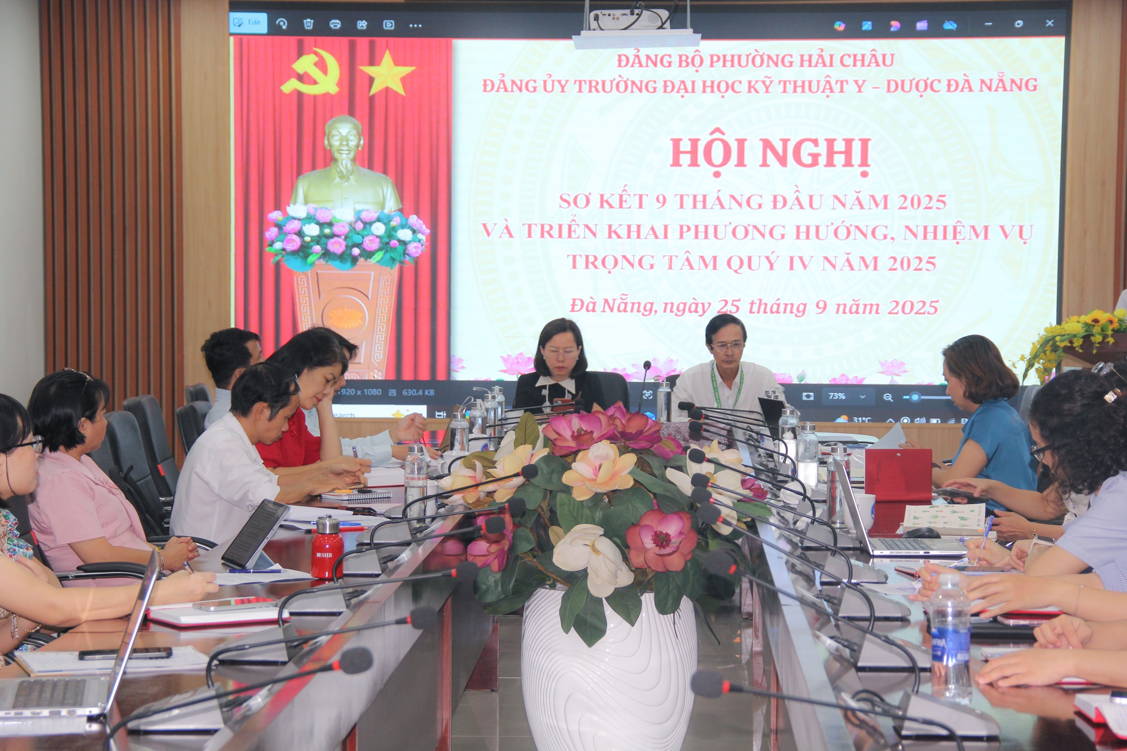 Đảng bộ Trường Đại học Kỹ thuật Y - Dược Đà Nẵng tổ chức Hội nghị Ban Chấp hành mở rộng sơ kết 9 tháng đầu năm 2025