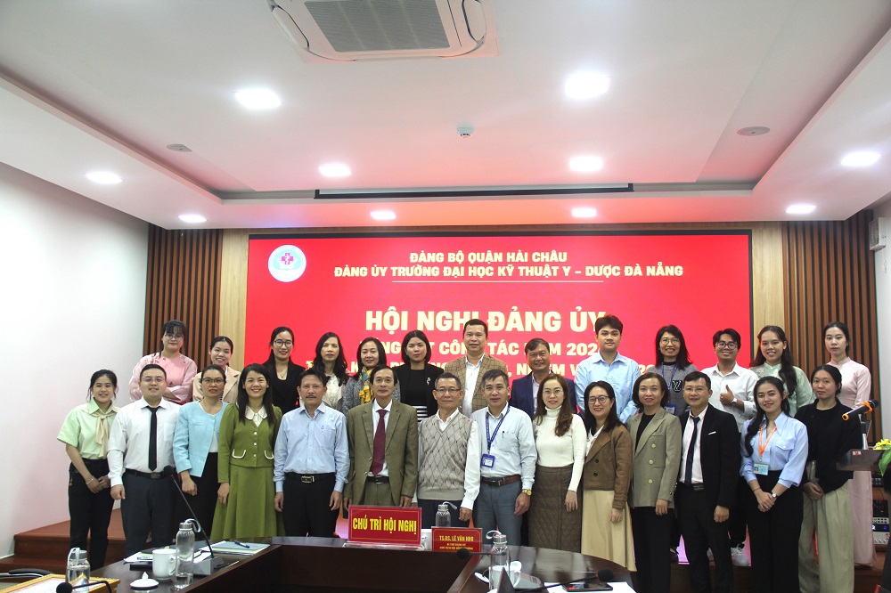 Đảng ủy Trường Đại học Kỹ thuật Y - Dược Đà Nẵng tổ chức Hội nghị Tổng kết công tác xây dựng Đảng năm 2024 và triển khai phương hướng, nhiệm vụ năm 2025