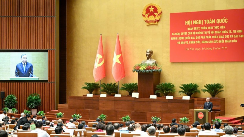 Nghị quyết 72-NQ/TW về một số giải pháp đột phá nhằm tăng cường bảo vệ, chăm sóc và nâng cao sức khoẻ nhân dân với việc đào tạo nguồn nhân lực tại Trường Đại học Kỹ thuật Y – Dược Đà Nẵng.