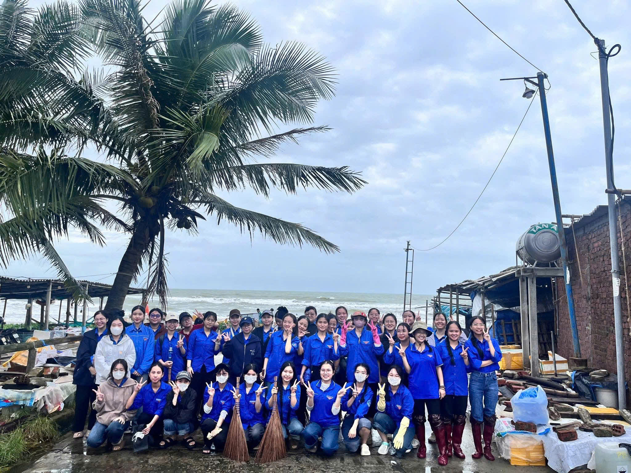 Lan toả tinh thân "Tương thân tương ái" trong hoạt động tình nguyện sau lũ