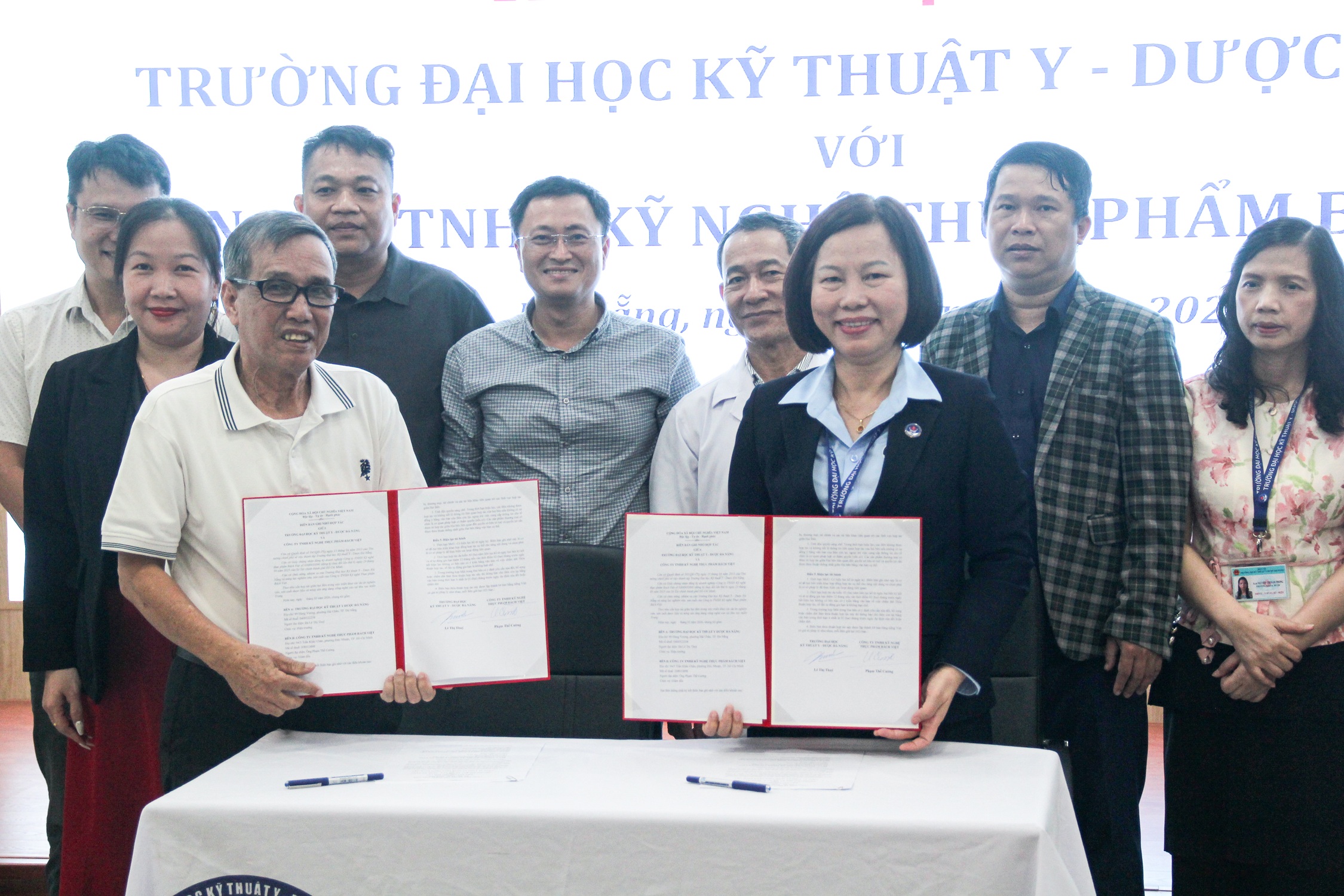 Trường Đại học Kỹ thuật Y - Dược Đà Nẵng ký kết Biên bản ghi nhớ hợp tác với Công ty TNHH Kỹ nghệ Thực phẩm Bách Việt