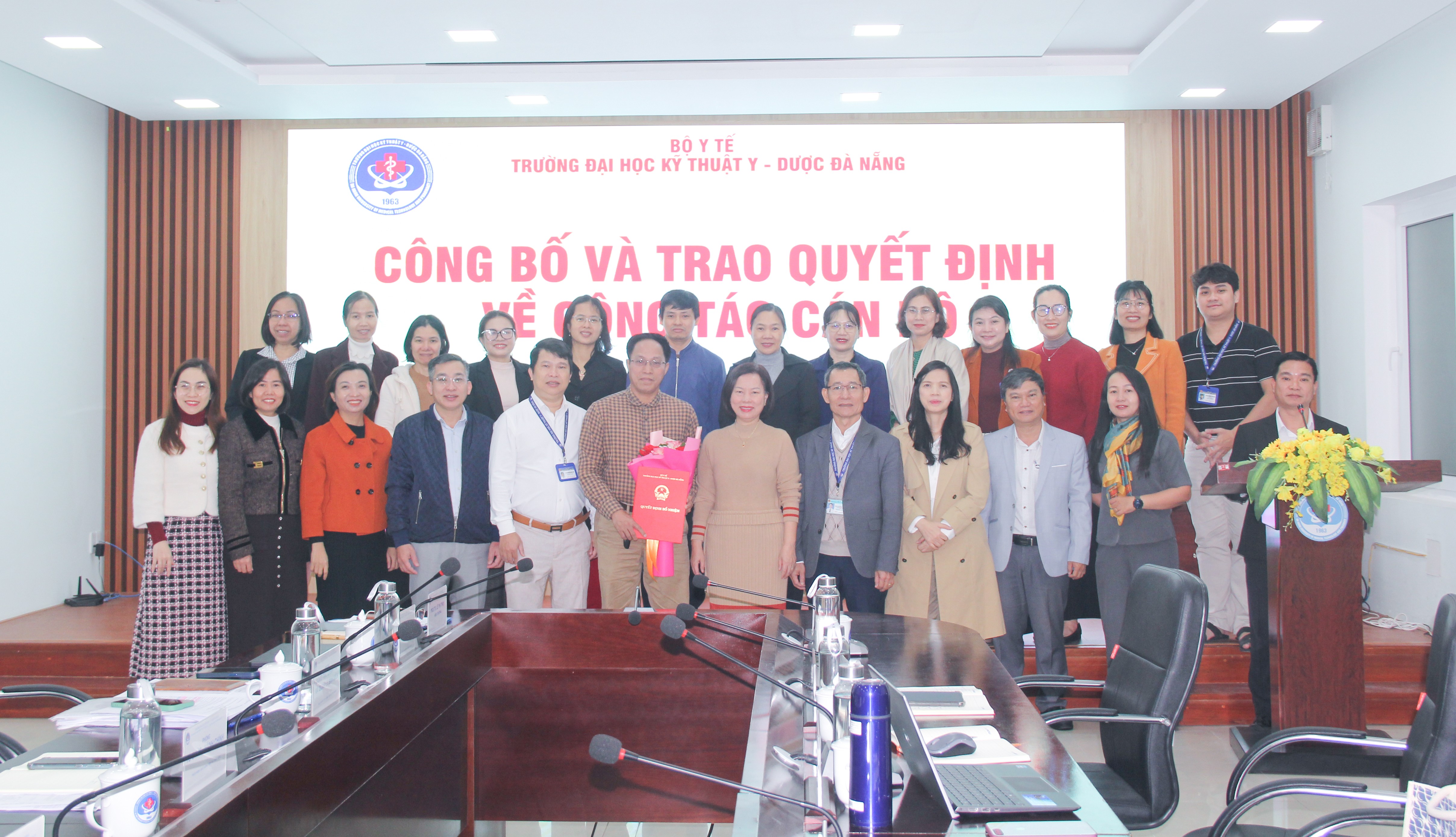 Trường Đại học Kỹ thuật Y - Dược Đà Nẵng công bố Quyết định về công tác cán bộ