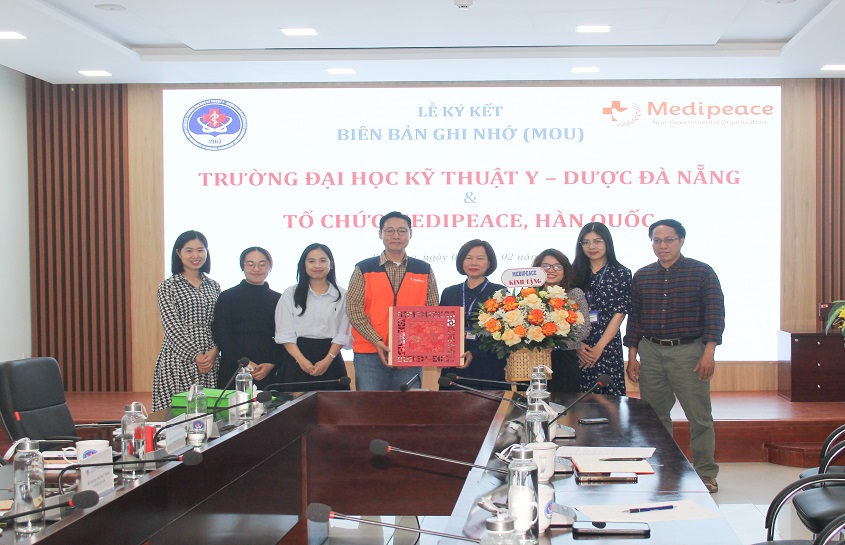 Da Nang University of Medical Technology and Pharmacy Signs Memorandum of Understanding with Medipeace Organization