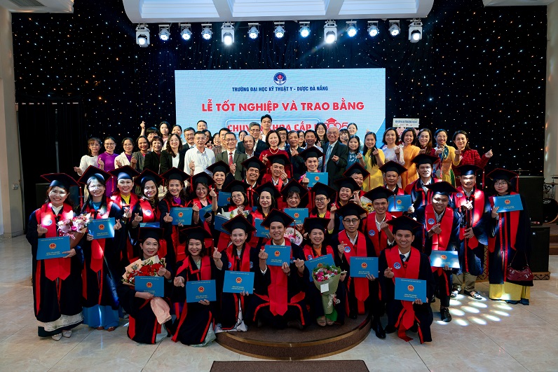 Lễ tốt nghiệp và trao bằng Lớp chuyên khoa  cấp I Kỹ thuật Xét nghiệm  y học khóa 02 niên khóa 2023 - 2025