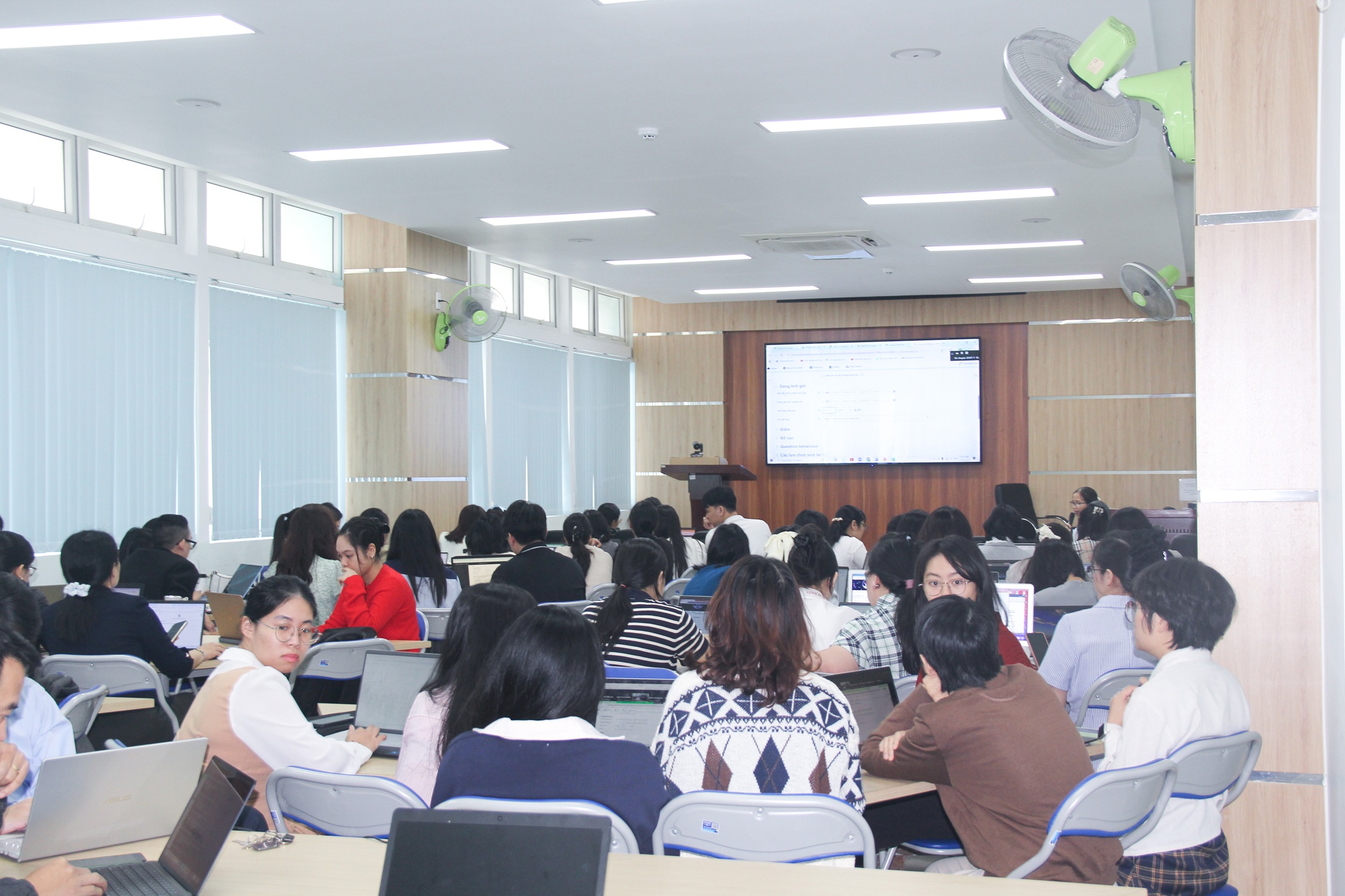 Tập huấn bài giảng E-Learning: Ứng dụng Moodle và công cụ ActivePresenter