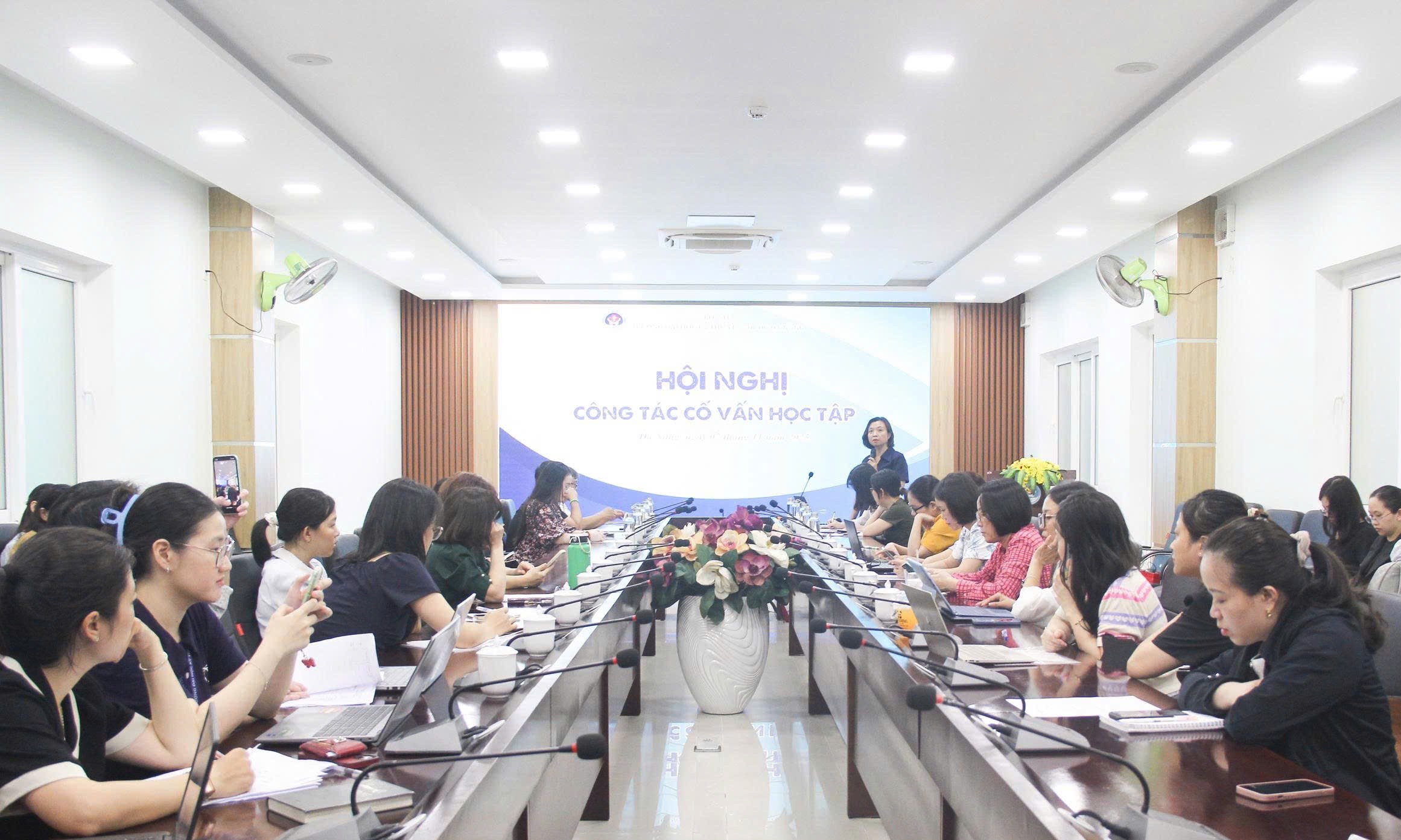 Trường Đại học Kỹ thuật Y - Dược Đà Nẵng tổ chức Hội nghị Cố vấn học tập năm học 2025 - 2026