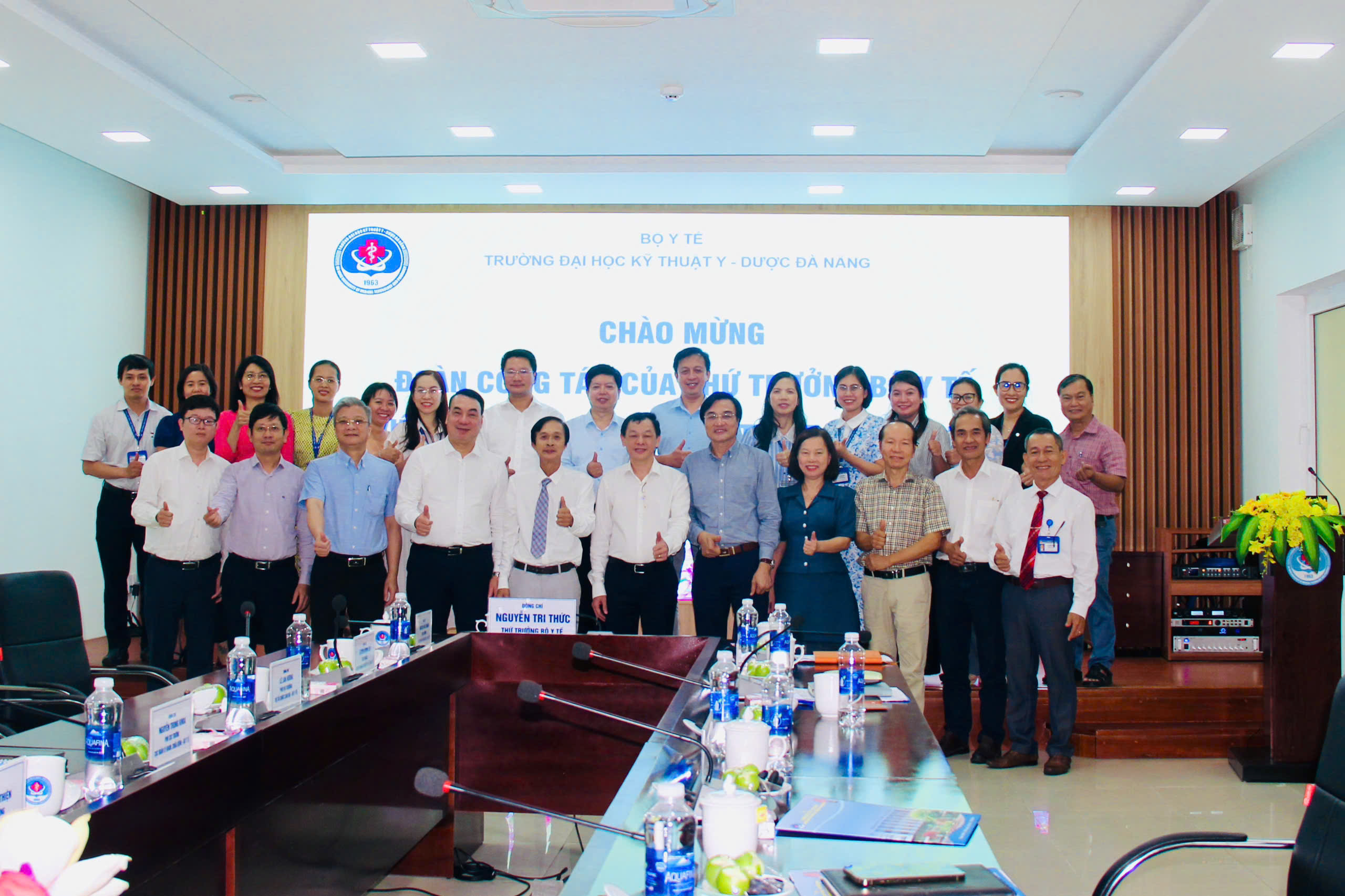 Thứ trưởng Bộ Y tế Nguyễn Tri Thức làm việc với Trường Đại học Kỹ thuật Y - Dược Đà Nẵng