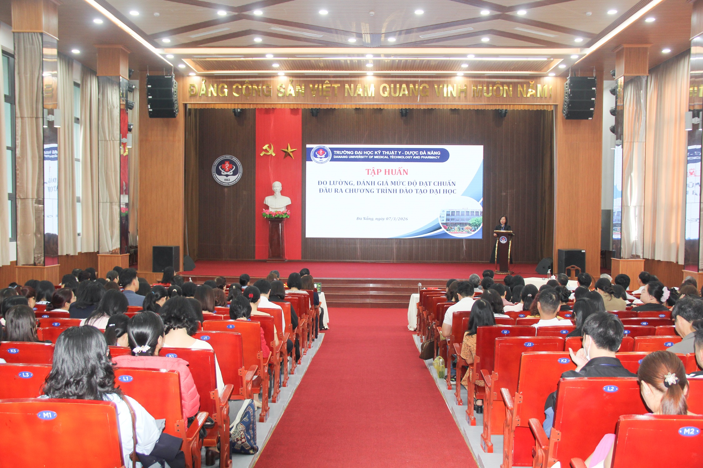 Trường Đại học Kỹ thuật Y - Dược Đà Nẵng tổ chức tập huấn về đo lường, đánh giá mức độ đạt chuẩn đầu ra các chương trình đào tạo