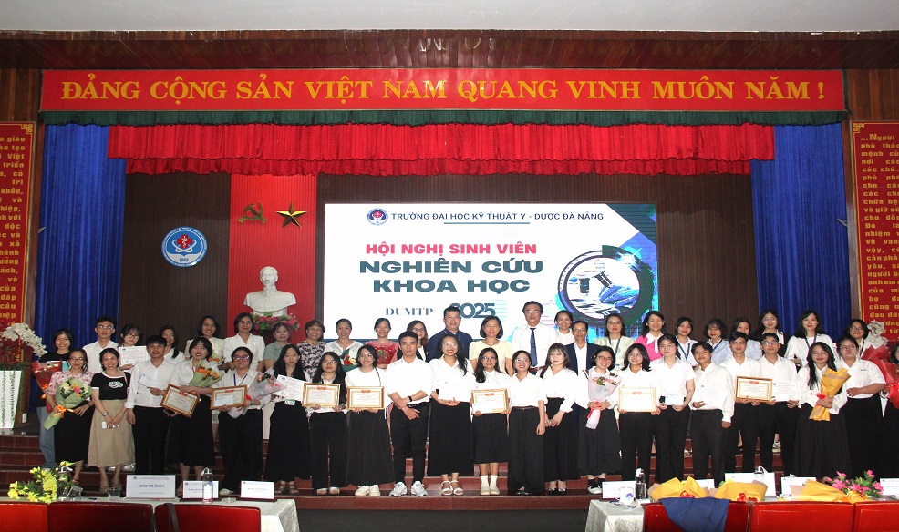 Student research conference 2025 held successfully at Da Nang university of Medical Technology and Pharmacy