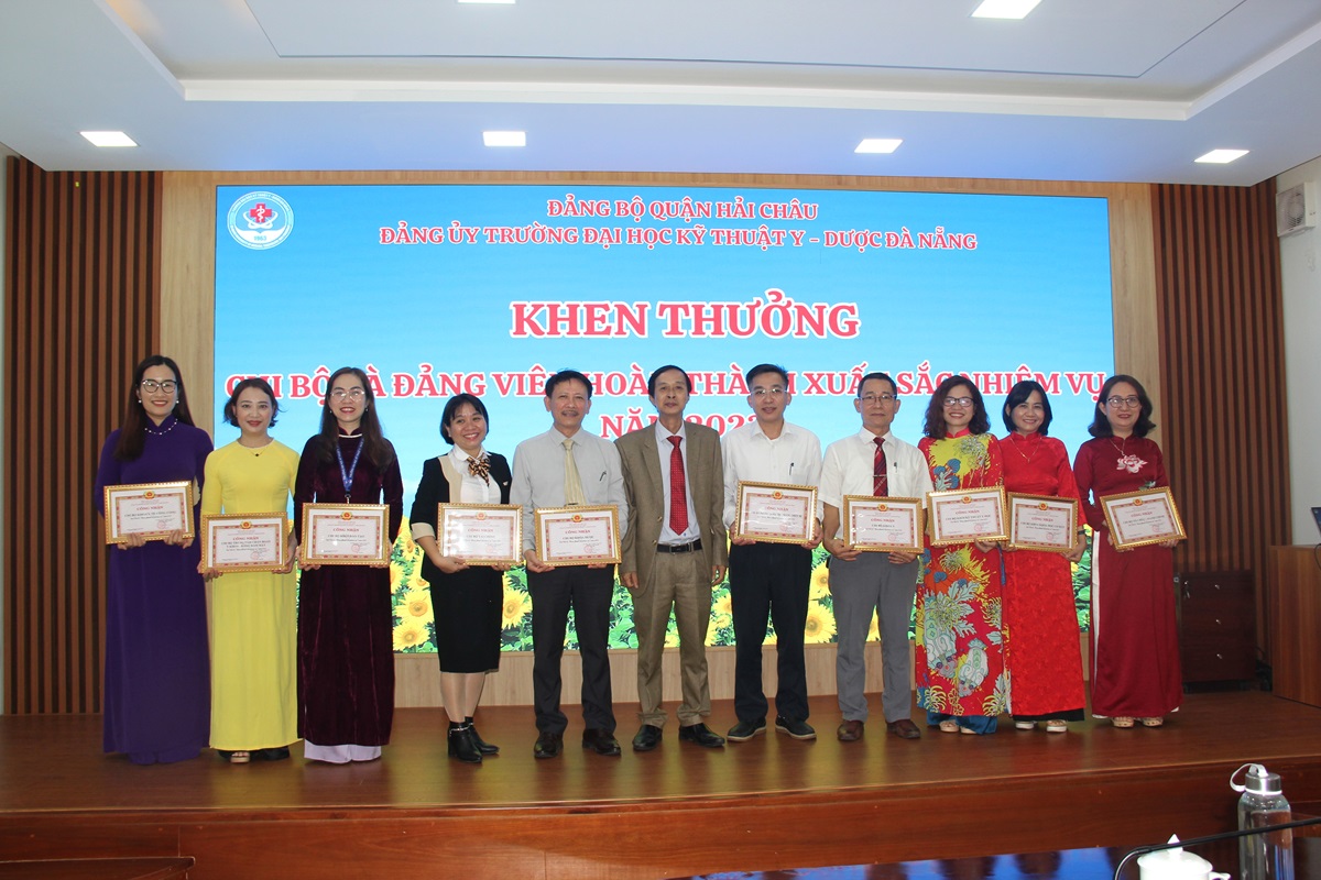 Đảng ủy Trường Đại học Kỹ thuật Y - Dược Đà Nẵng tổ chức kỷ niệm 94 năm ngày thành lập Đảng Cộng sản Việt Nam 