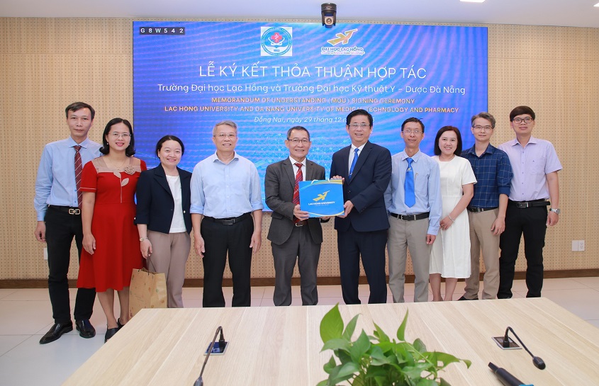 Da Nang University of Medical Technology and Pharmacy Signs Cooperation Agreement with Lac Hong University