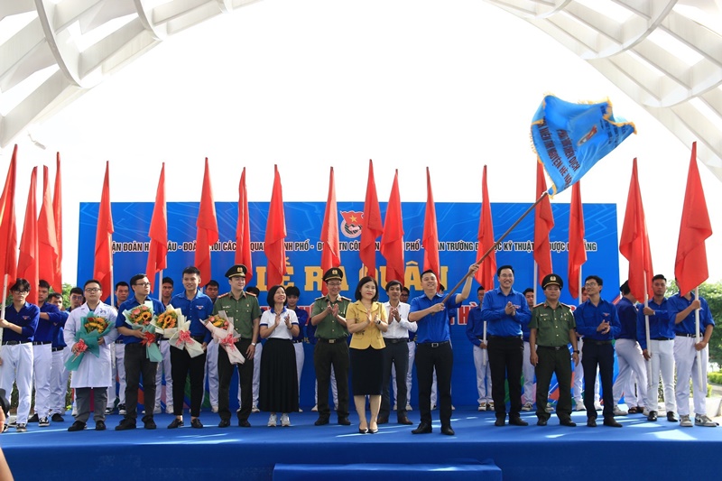Đoàn Trường Đại học Kỹ thuật Y – Dược Đà Nẵng phối hợp tổ chức Lễ ra quân Chiến dịch thanh niên tình nguyện Hè năm 2023