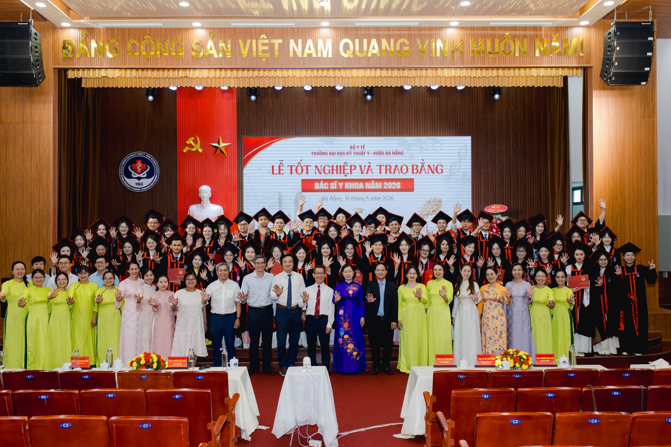 Trường Đại học Kỹ thuật Y - Dược Đà Nẵng tổ chức Lễ trao bằng tốt nghiệp đại học năm 2026 cho các tân Bác sĩ, Dược sĩ và Cử nhân Y khoa