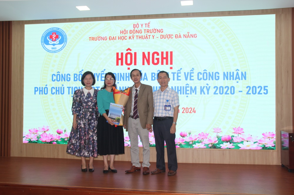 Trường Đại học Kỹ thuật Y - Dược Đà Nẵng tổ chức Hội nghị Công bố Quyết định của Bộ Y tế về công nhận chức danh Phó Chủ tịch Hội đồng trường, nhiệm kỳ 2020 - 2025