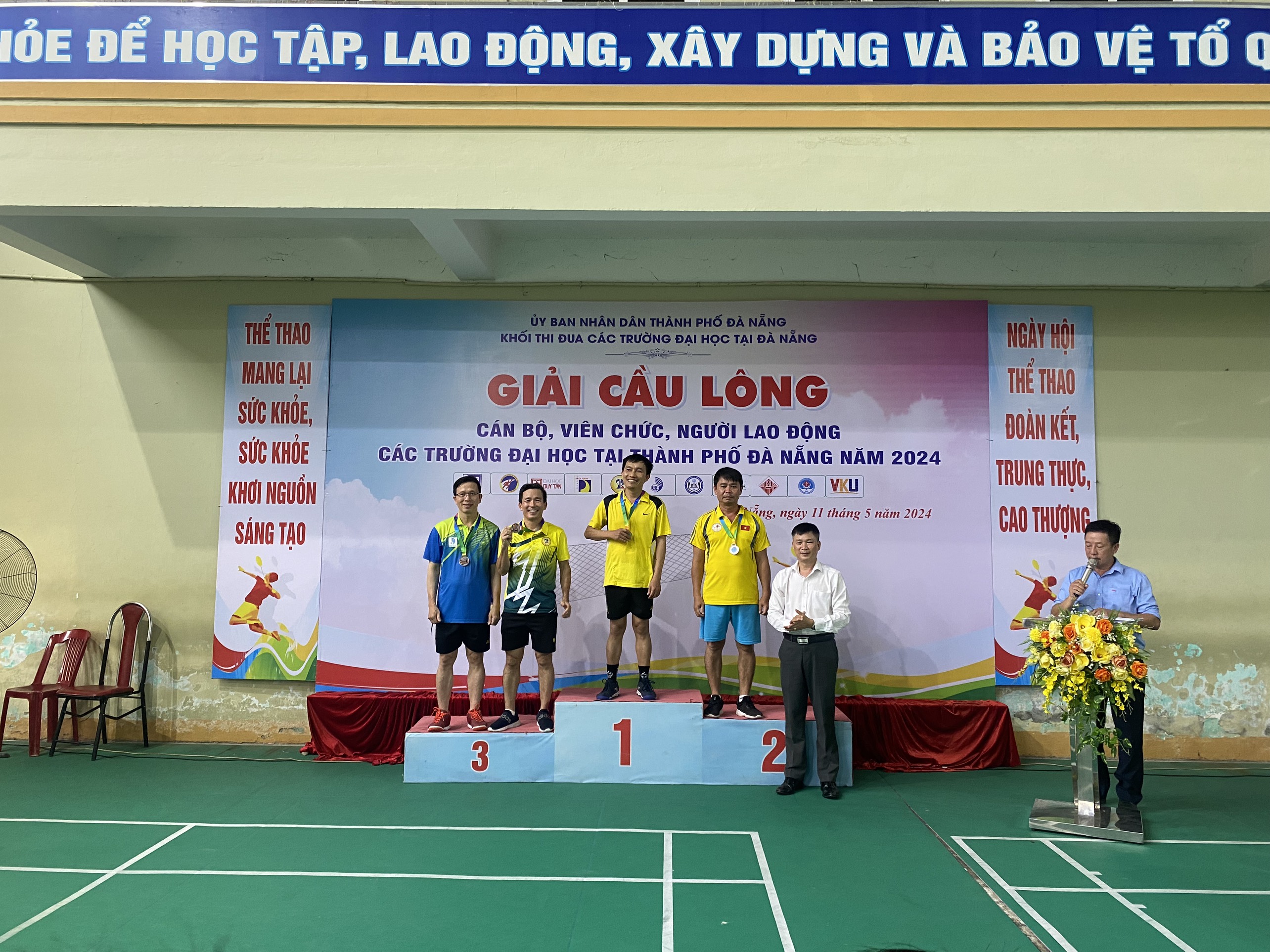 Trường Đại học Kỹ thuật Y - Dược Đà Nẵng đạt 9 huy chương đồng tại Giải cầu lông Khối thi đua các Trường Đại học trên địa bàn thành phố Đà Nẵng